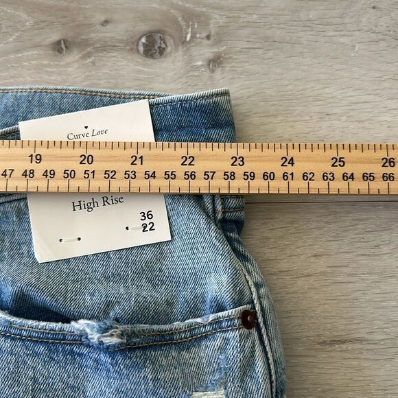 Abercrombie & Fitch Curve Love 4” Mom Short High Rise Light 36/22 NWT IN PKG - Picture 5 of 7